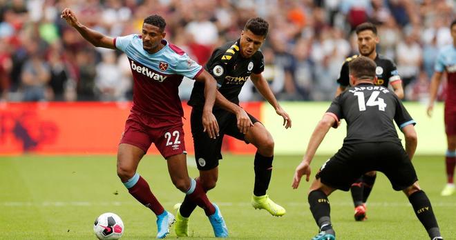 这还是足球吗？对手两红后摩洛哥U17全场80脚射门16-0取胜（对手两人被罚下，摩洛哥U17轰80次射门以16比0大胜）