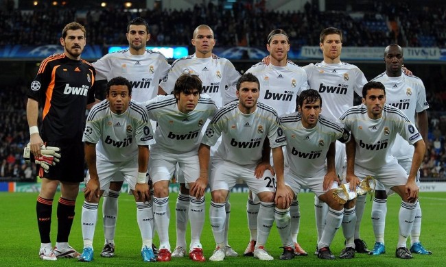 澳超半场：维尔格斯空门破僵，墨尔本胜利暂1-0阿德莱德联（澳超半场战报：维尔格斯空门先拔头筹，墨尔本胜利暂以1-0领先阿德莱德联）