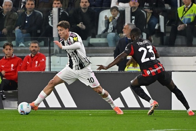 一场3-2让意甲榜首易主，阿莱格里神换人，让二追三奇迹逆袭（3-2逆转致意甲榜首易主，阿莱格里妙手换人上演让二追三奇迹）