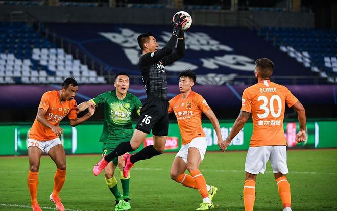 记者：库尔图瓦也伤了，将不会参加11月份国家队比赛（记者：库尔图瓦因伤缺席11月国家队赛事）