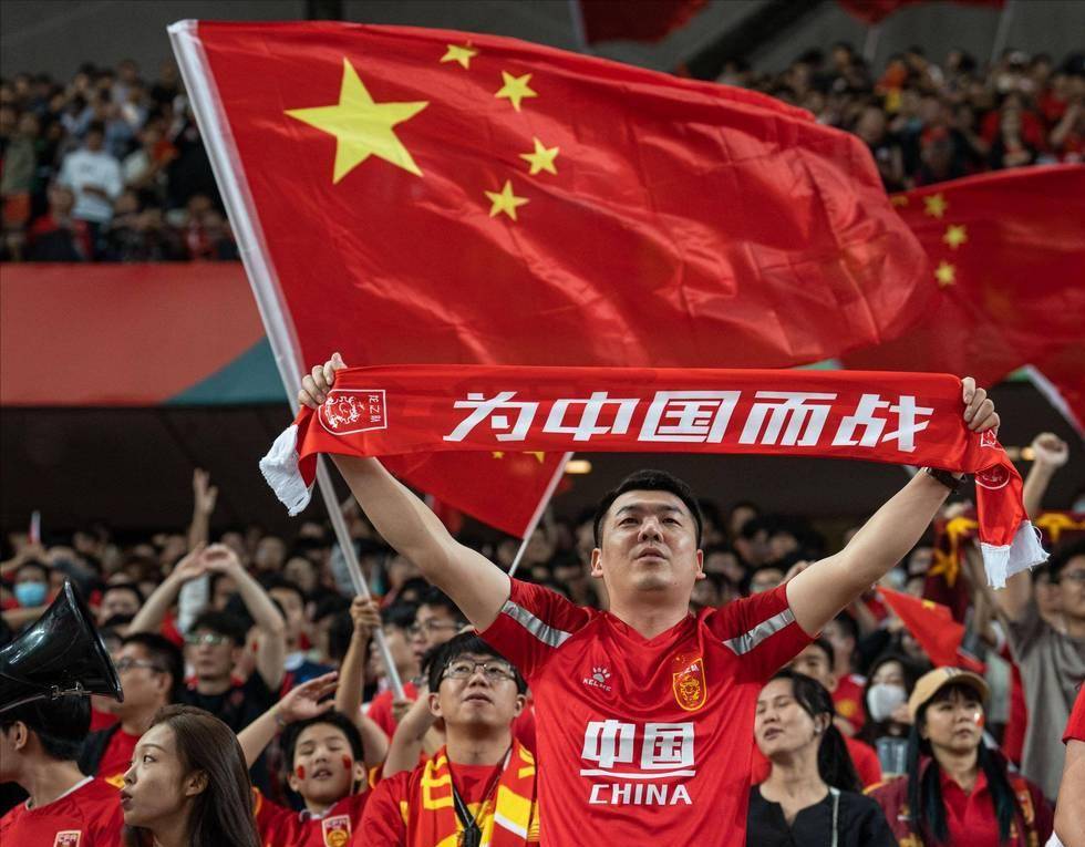 拜仁慕尼黑莱万多夫斯基帽子戏法