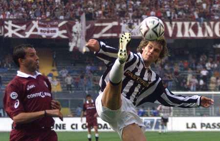 德科：冬窗很难引进适合巴萨的球员，球队现在状态良好