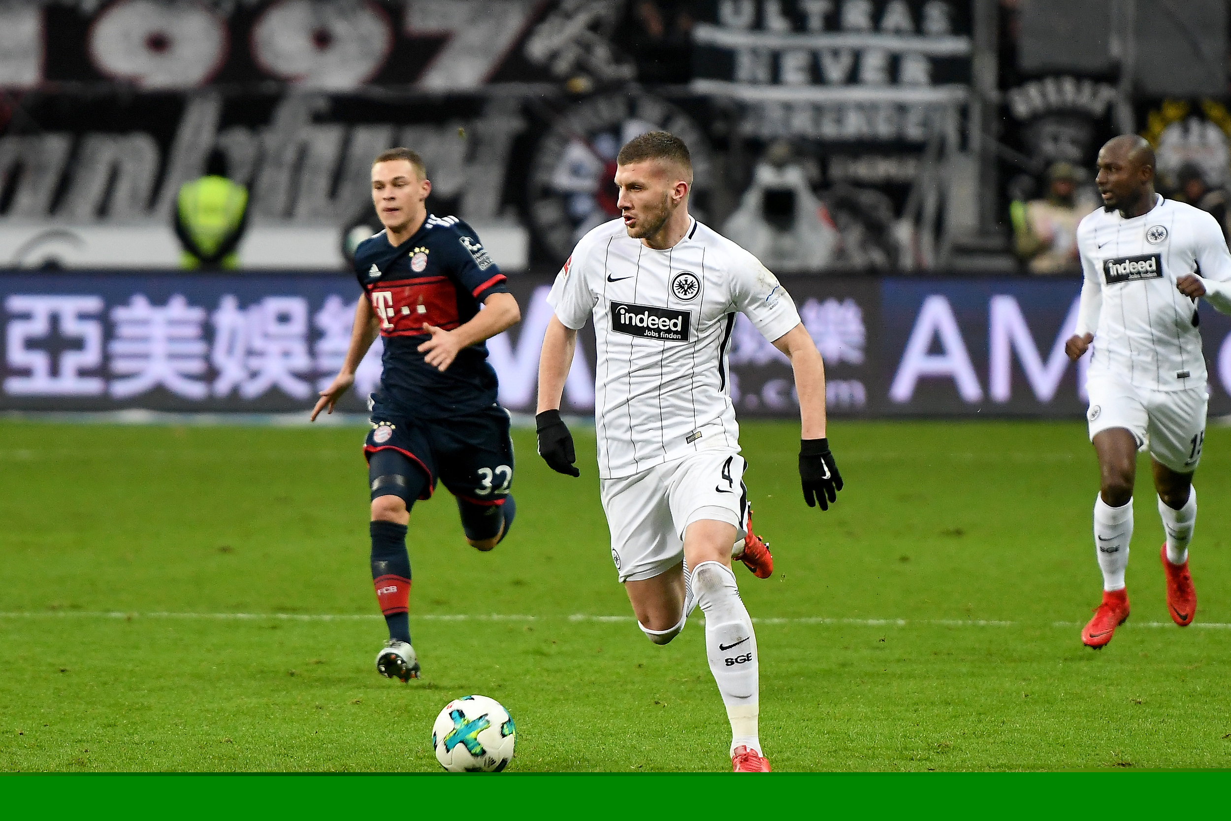 巴萨发出黄色警报：与法兰克福的复仇之战