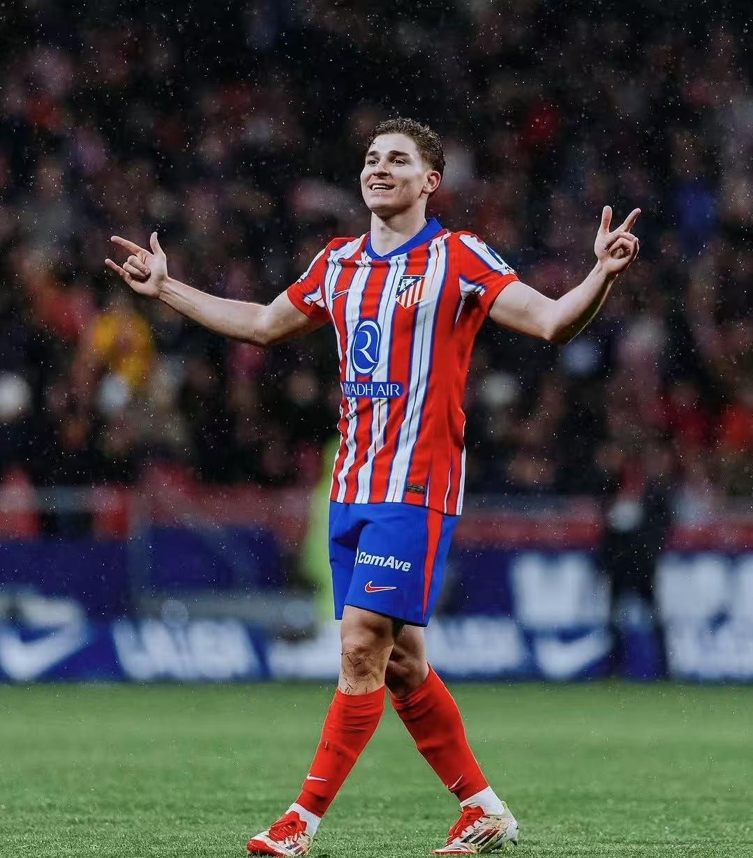 未来可期！22岁狮吼小将中场丹奇职业生涯首秀即取得进球（首秀即破门！22岁狮吼中场丹奇开启职业生涯，前景可期）