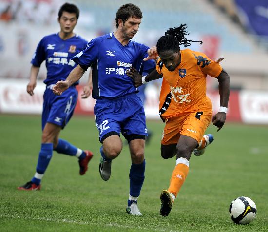 英联杯阿森纳9-8点杀水晶宫晋级四强，拉克鲁瓦乌龙+失点（英格兰联赛杯：阿森纳点球大战9-8淘汰水晶宫进四强，拉克鲁瓦乌龙又失点）