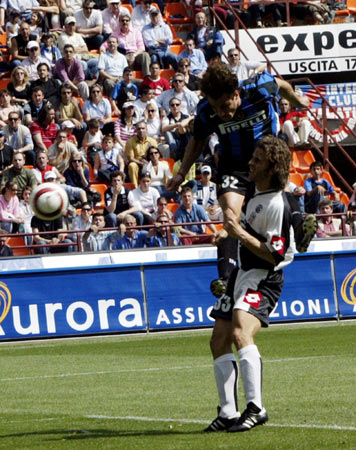 凯莱赫：萨拉赫训练中的进球摧毁我的信心，他是最努力的球员