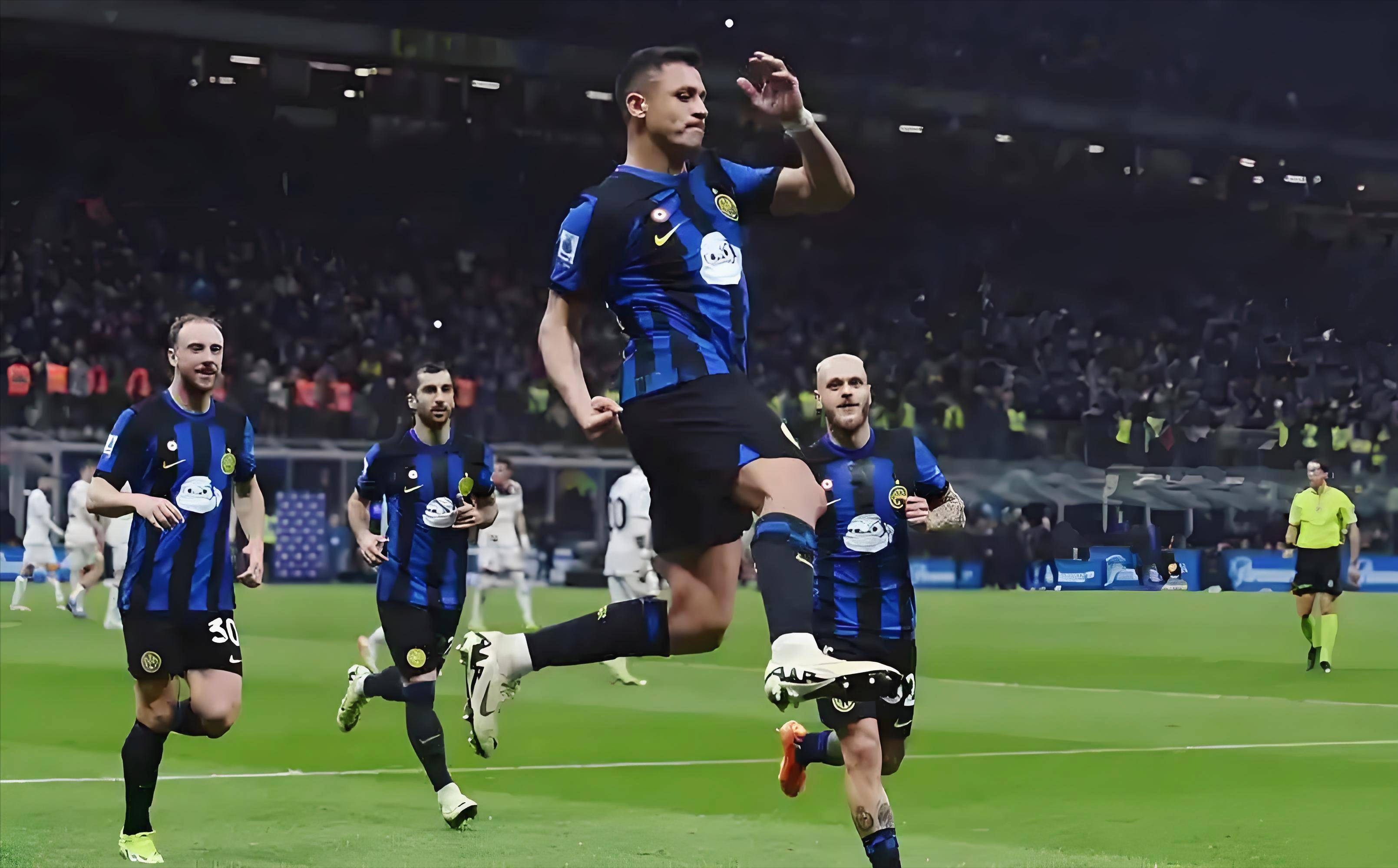 13岁零343天，阿森纳小将成为青年欧冠历史上最年轻出场球员