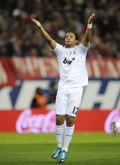 谁能接班？TA：巴萨目标签新前锋接替莱万，小蜘蛛、凯恩等人在列（TA：巴萨物色莱万接班人，阿尔瓦雷斯、凯恩等前锋进入候选名单）