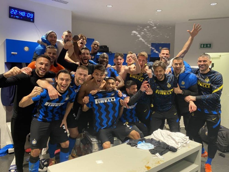 曼联签新中场恐突破1亿转会费大关！曝巨头考察左闸，被誉为德国坎塞洛