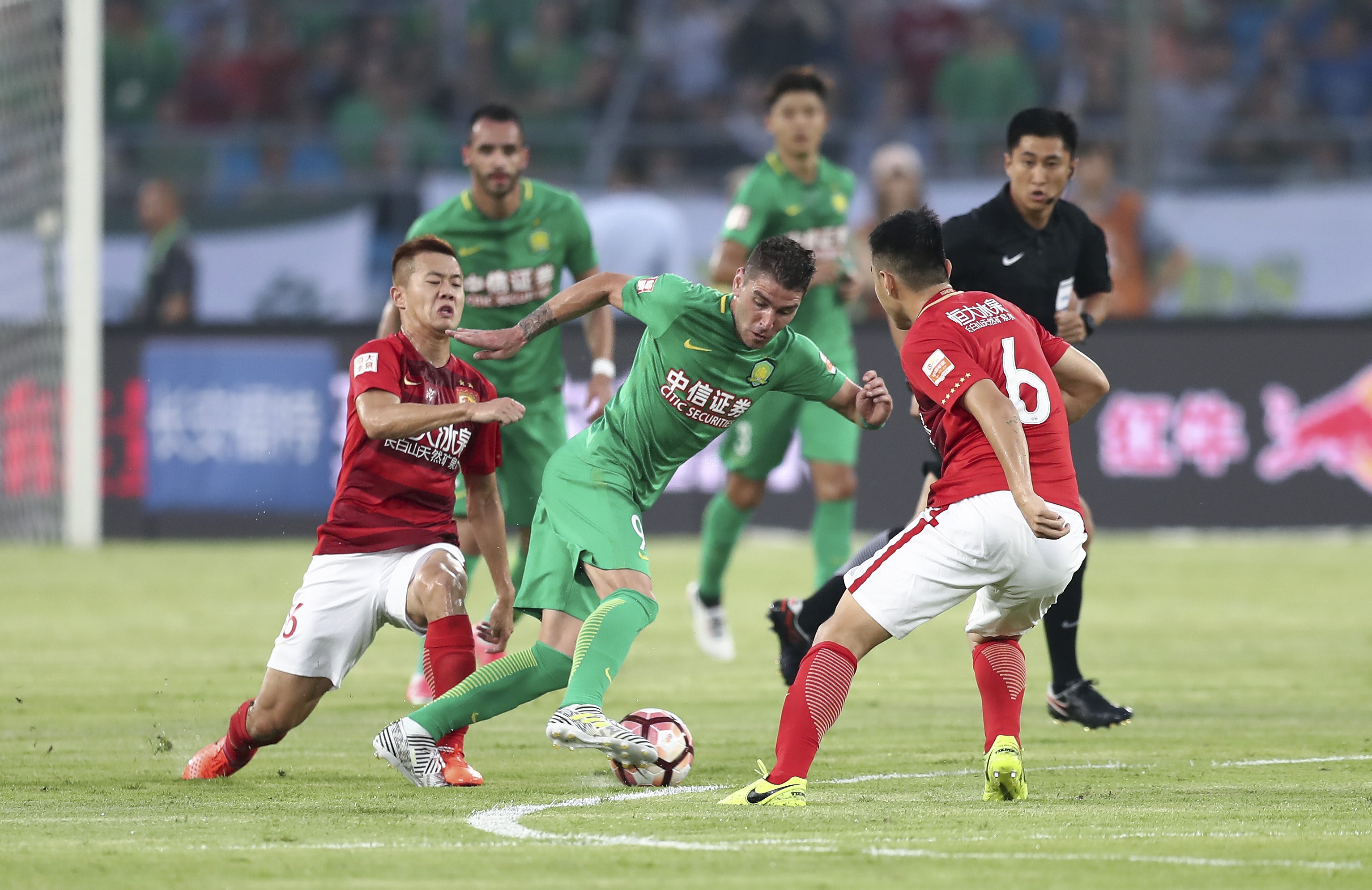 西甲战报：布坎南世界波，米考塔泽建功，黄潜2-0赫塔菲（西甲-布坎南轰世界波米考塔泽建功 黄潜2-0击败赫塔菲）