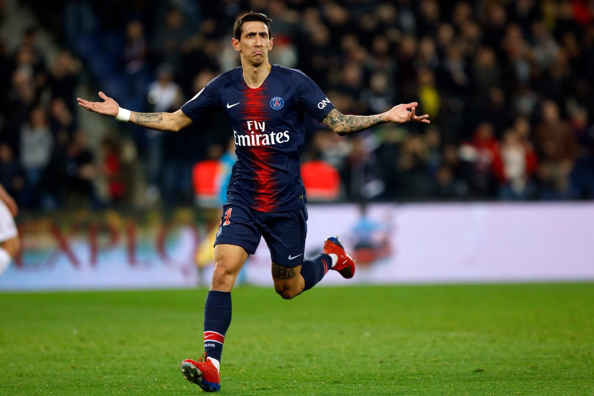 青训小将破门后被队友高高举起